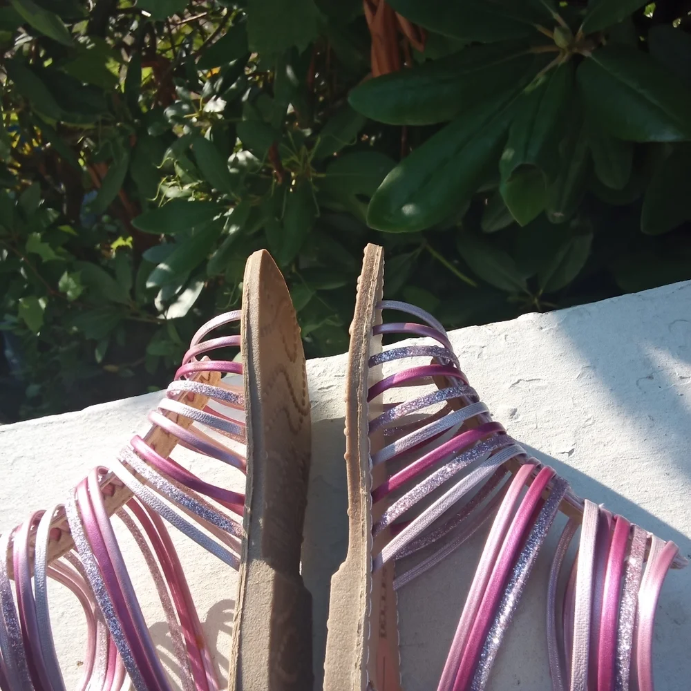 Seychelles Pink and Silver Strappy Sandals NIB Girls Sz 7 KR24563 - Picture 4 of 8